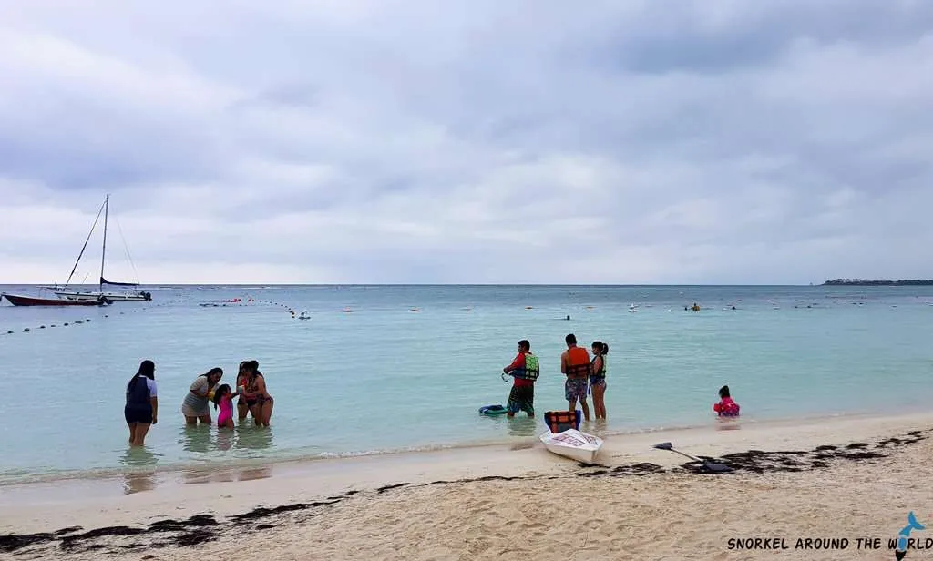 Snorkeling team in Akumal beach