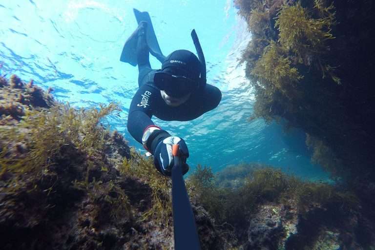 Waterproof Selfie Stick and Hand Grip – Take your GoPro Underwater