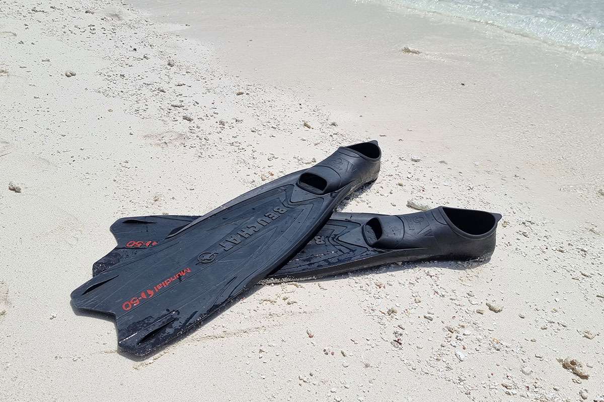 closed foot black snorkeling fins with medium long blades