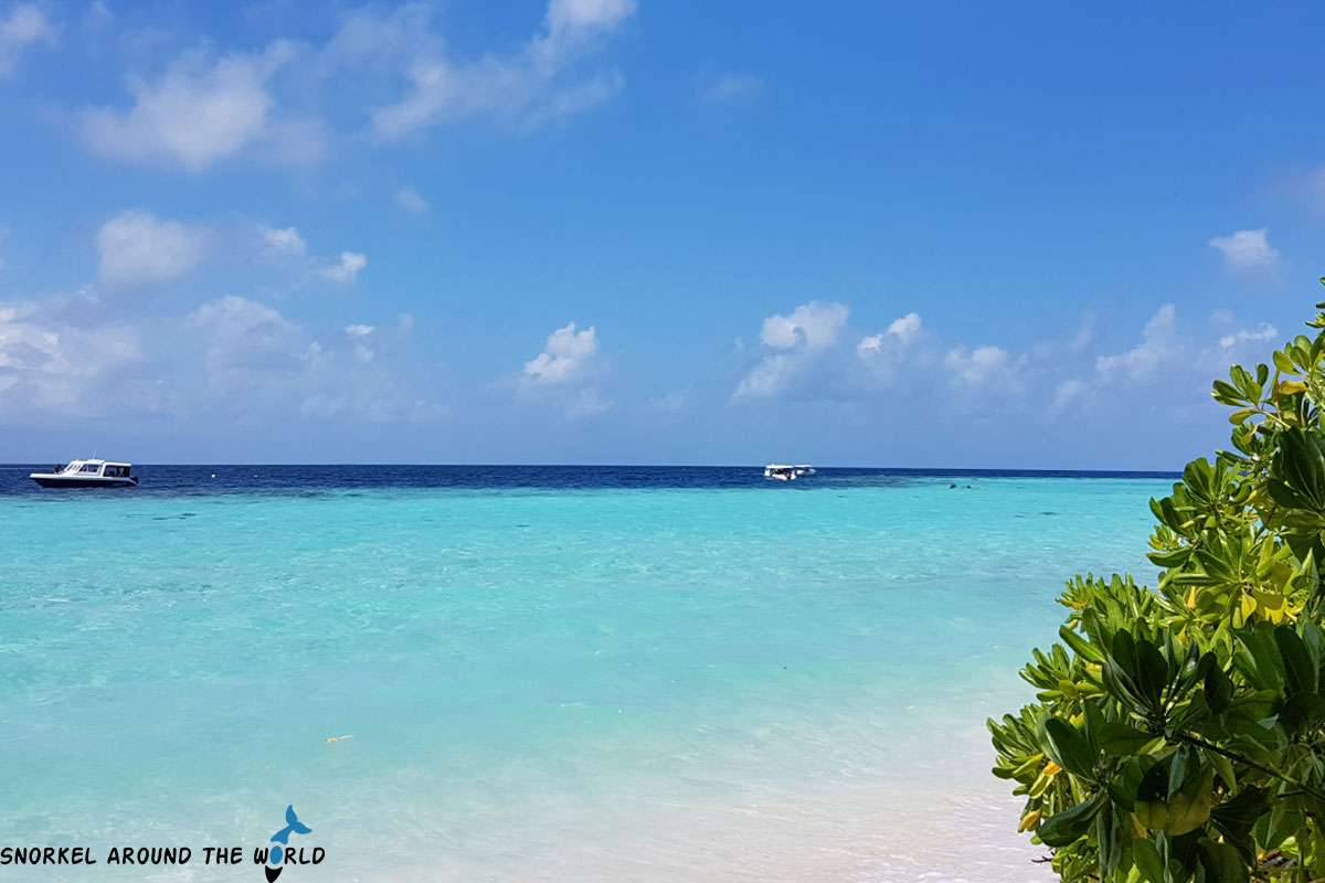 snorkeling tour boats at Biyadhoo reef