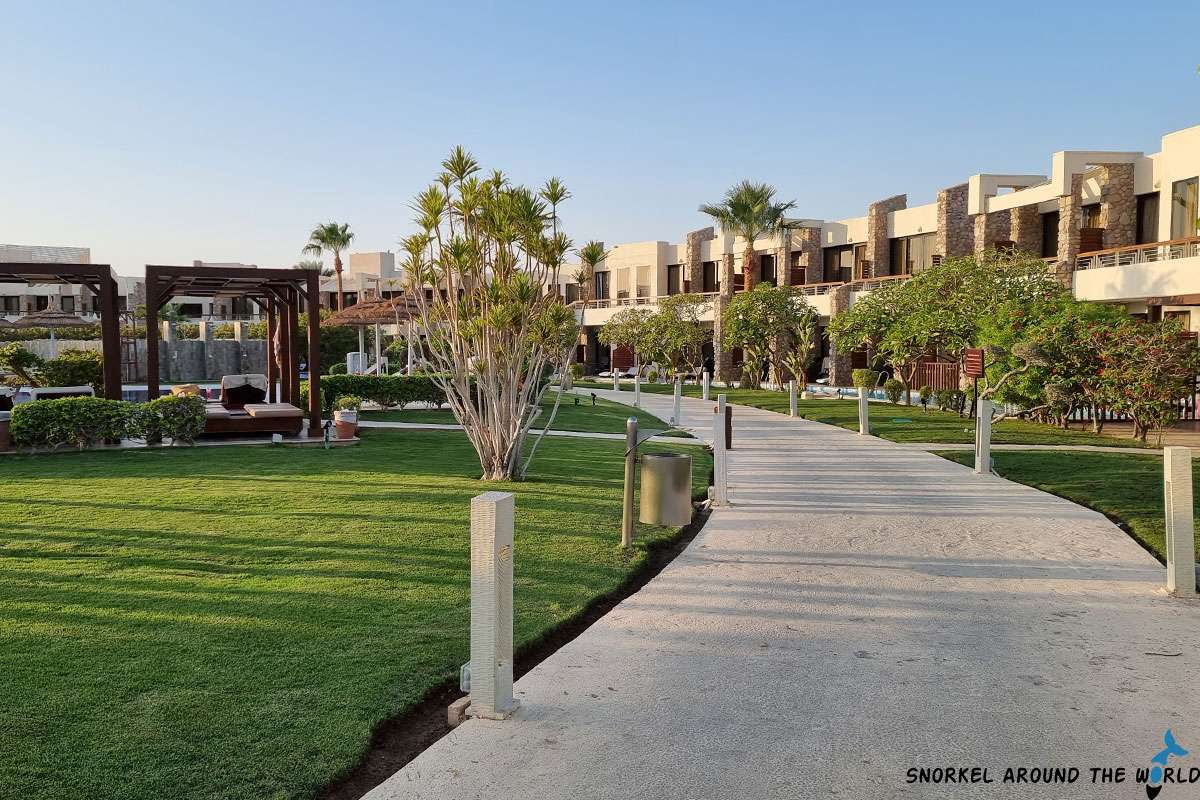 Coral Sea Sensatori Resort garden area